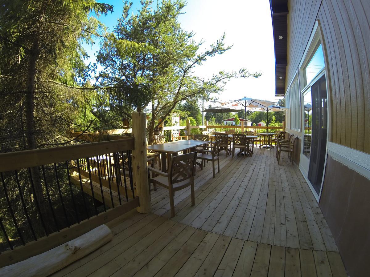 Hebergement Chez Le D Motel Saint Zenon Exterior photo